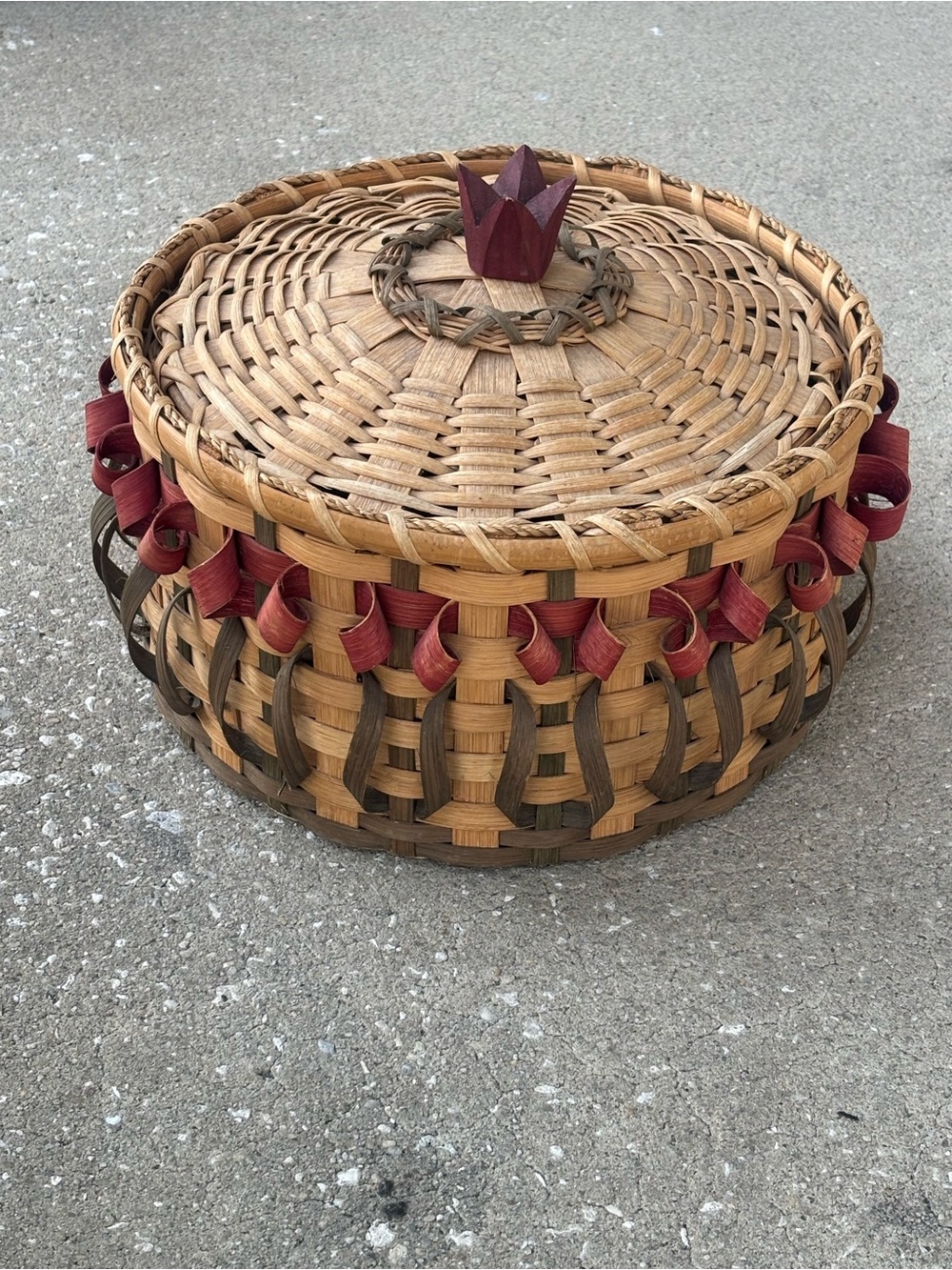Large Hand Woven Tulip Basket with Lid.